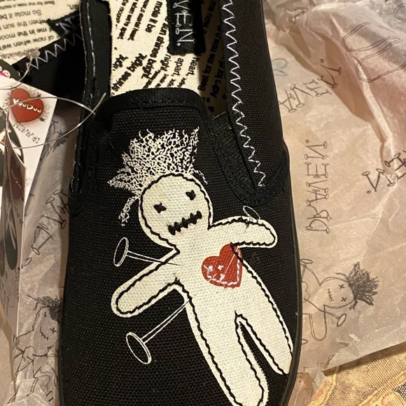 BNWTIB DRAVEN VOO DOO SLIP ON - Picture 2 of 4